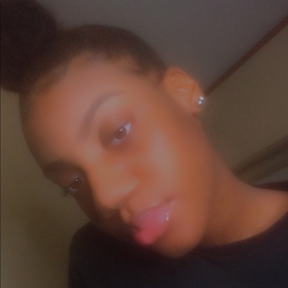 Meet your Posher, Shannia